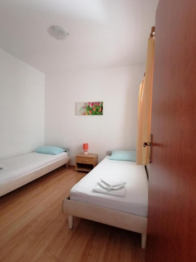 Apartments Coric Baska Voda Luaran gambar