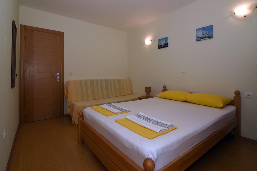 Apartments Coric Baska Voda Luaran gambar