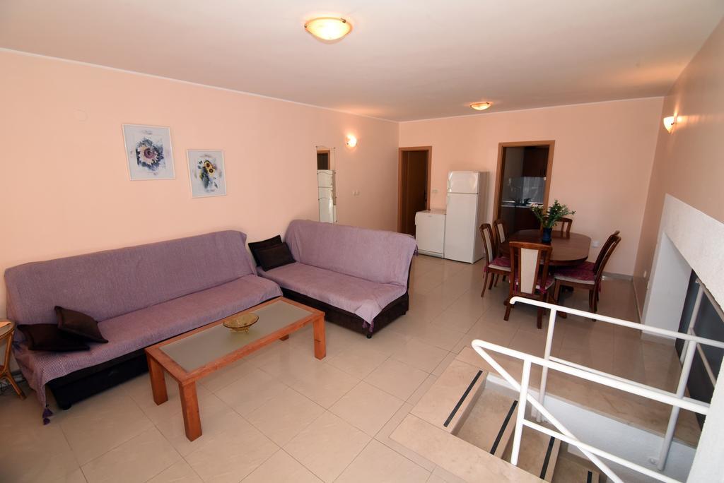 Apartments Coric Baska Voda Luaran gambar