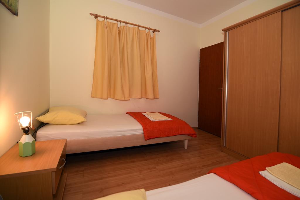 Apartments Coric Baska Voda Luaran gambar